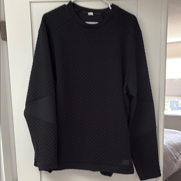 New Balance Black Crewneck Sweater Quilted - Picture 1 of 3